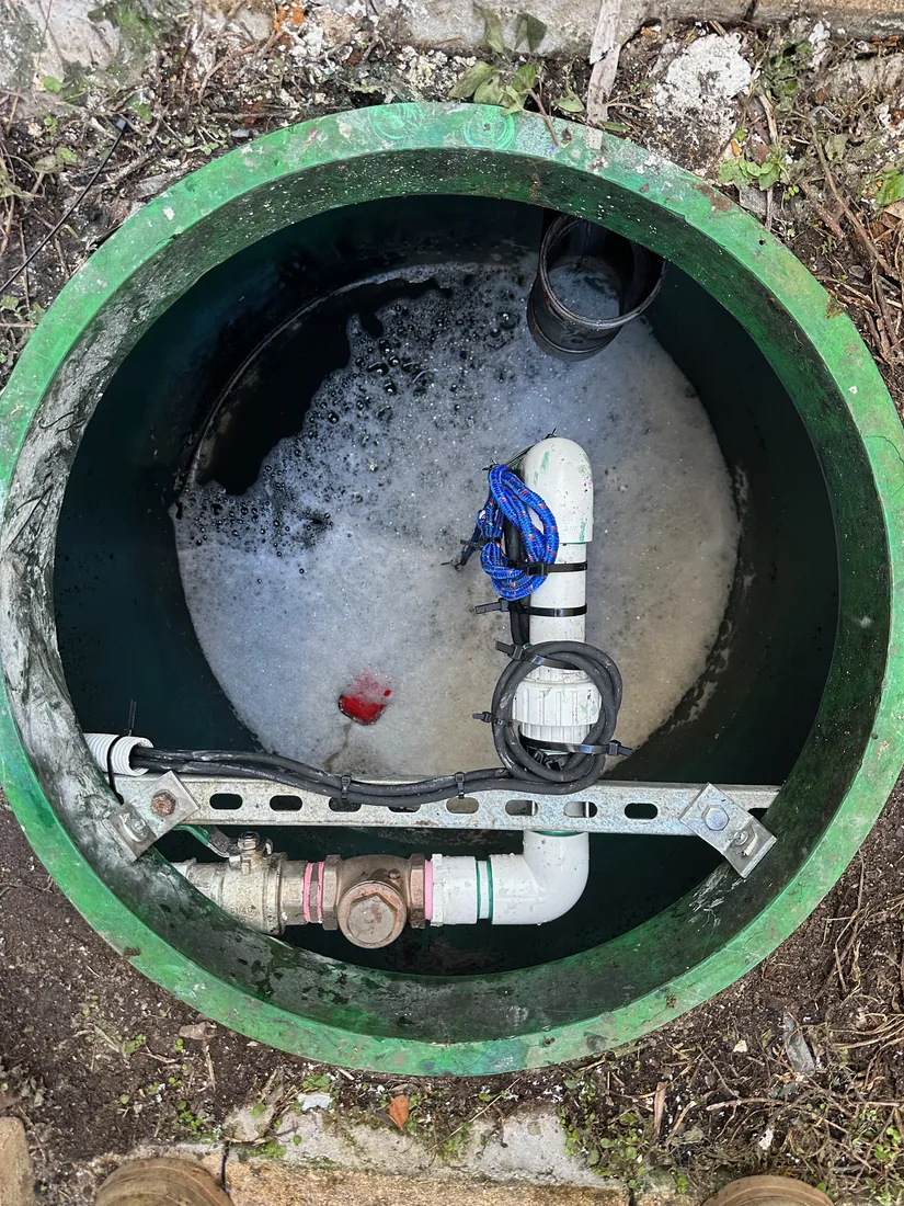 The same Yowie Bay pit after replacement — a single DAB FEKA VS grinder pump neatly installed with the dual-pump controls bypassed
